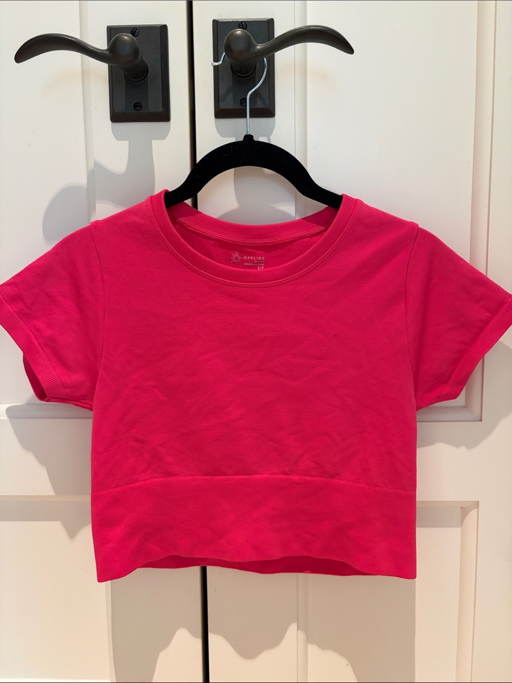 Offline Women’s Hot Pink Cropped Tee